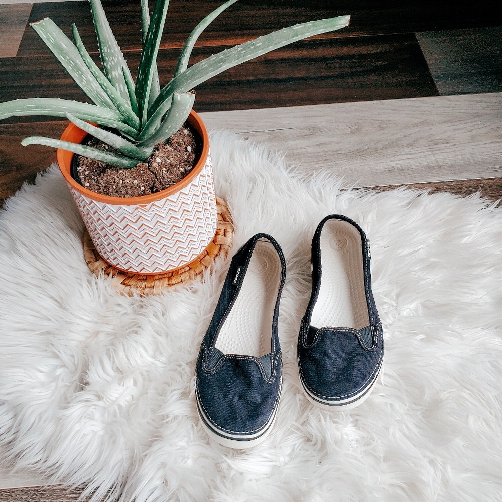 Womens hover slip-ons